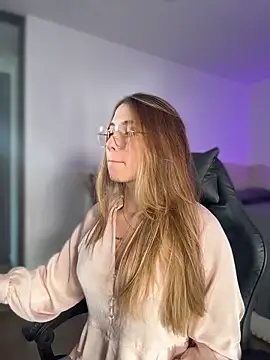 SophieRaily  online show from February 2026 08:41:01 PM