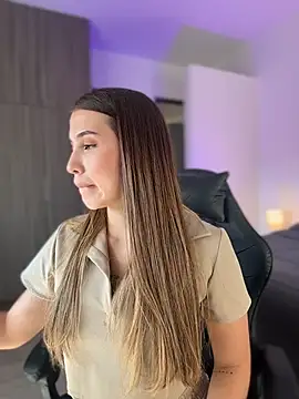 SophieRaily  online show from November 2025 06:08:01 PM