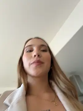 SophieRaily  online show from January 2026 08:36:02 PM