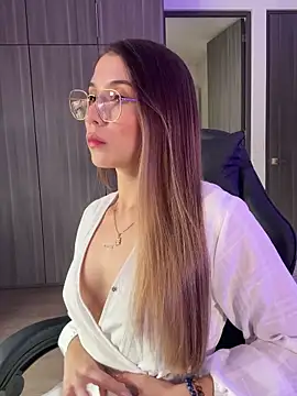 SophieRaily  online show from October 2025 07:25:01 PM