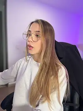 SophieRaily  online show from February 2026 10:09:02 PM