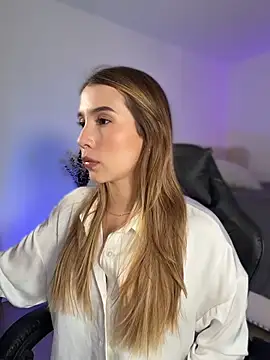 SophieRaily  online show from March 2026 10:06:01 PM