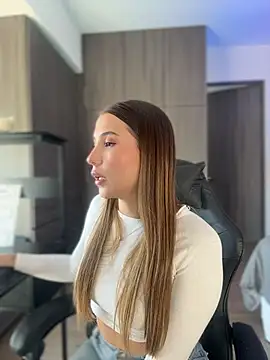 SophieRaily  online show from November 2025 06:45:01 PM