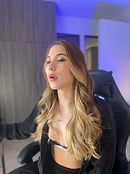 SophieRaily  online show from January 2026 06:56:01 PM