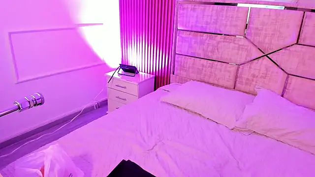 MiiaaMoonroee online show from February 2026 08:15:02 PM