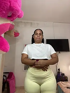 Snapshot of Violetrousse chatting on May 2026 06:12:01 PM Violetrousse online show from May 2026 06:12:01 PM