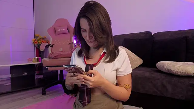 Snapshot of KimSkyex chatting on October 2025 10:01:02 AM KimSkyex online show from October 2025 10:01:02 AM