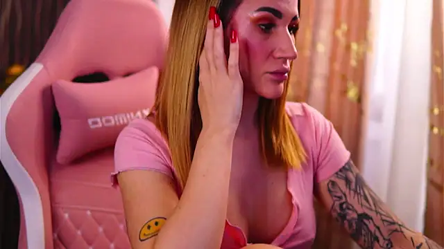 Snapshot of KimSkyex chatting on March 2025 02:21:02 PM KimSkyex online show from March 2025 02:21:02 PM