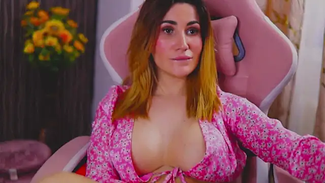 Snapshot of KimSkyex chatting on February 2025 06:06:02 AM KimSkyex online show from February 2025 06:06:02 AM