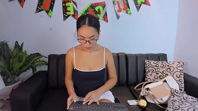 Mia petite01 online show from October 2025 10:22:02 PM
