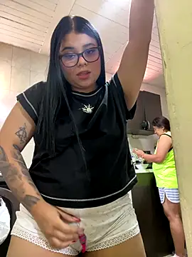alissonfernandez  online show from September 2025 02:33:02 PM