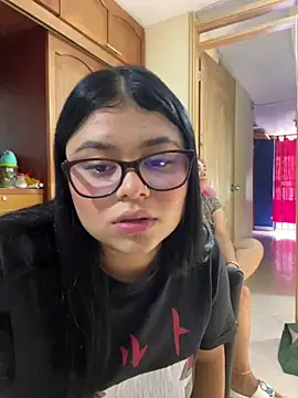 alissonfernandez  online show from October 2025 04:31:02 PM