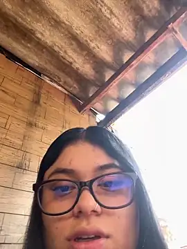 alissonfernandez  online show from October 2025 04:20:02 PM