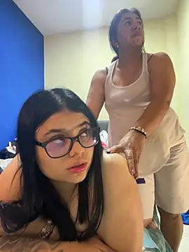 alissonfernandez  online show from October 2025 05:36:02 PM