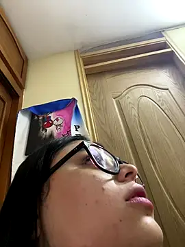 alissonfernandez  online show from November 2025 09:37:02 PM