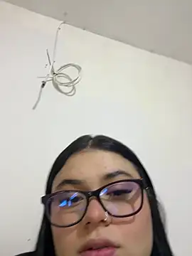 alissonfernandez  online show from May 2026 10:57:01 PM