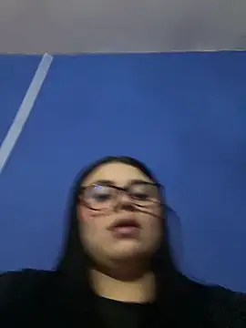 alissonfernandez  online show from April 2026 10:46:02 PM