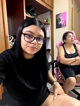 alissonfernandez  online show from October 2025 05:47:01 PM