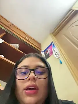 alissonfernandez  online show from April 2026 01:29:01 AM