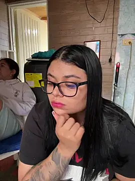 alissonfernandez  online show from October 2025 01:45:01 PM