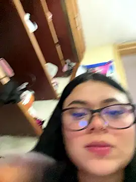 Snapshot of alissonfernandez_ chatting on January 2026 06:44:02 PM alissonfernandez online show from January 2026 06:44:02 PM