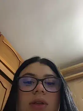 alissonfernandez  online show from November 2025 11:21:02 AM