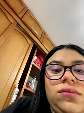 alissonfernandez  online show from November 2025 04:54:01 PM