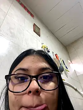 alissonfernandez  online show from September 2025 10:04:01 PM
