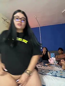 Snapshot of alissonfernandez_ chatting on February 2026 07:00:01 PM alissonfernandez online show from February 2026 07:00:01 PM