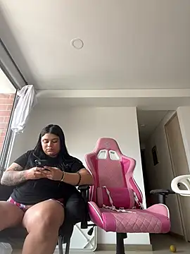 alissonfernandez  online show from March 2025 05:52:01 PM