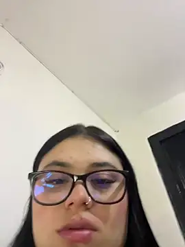 alissonfernandez  online show from April 2026 10:12:02 PM