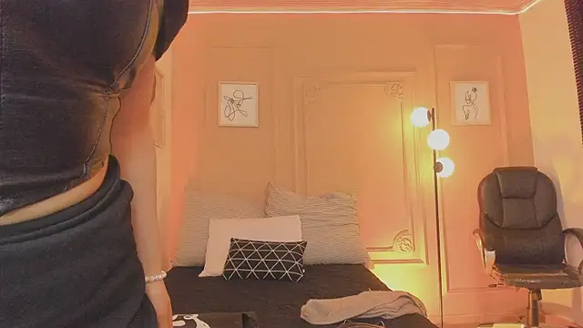 marian pinzon online show from April 2026 08:04:01 PM