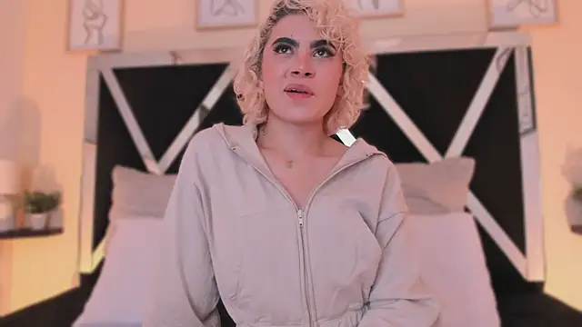 Snapshot of marian_pinzon chatting on September 2025 02:39:01 AM marian pinzon online show from September 2025 02:39:01 AM