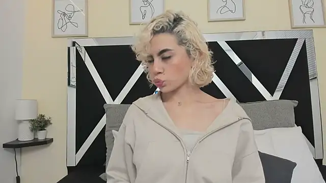 Snapshot of marian_pinzon chatting on September 2025 02:34:01 AM marian pinzon online show from September 2025 02:34:01 AM