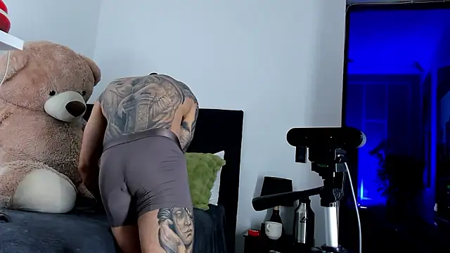 boyc022  online show from January 2026 03:32:01 AM