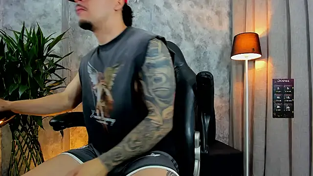 Snapshot of boyc022_ chatting on November 2025 03:23:02 PM boyc022 online show from November 2025 03:23:02 PM