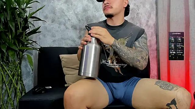 boyc022  online show from December 2025 10:24:01 PM