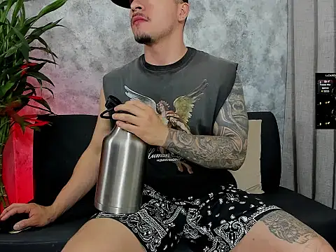 boyc022  online show from February 2026 10:20:01 PM