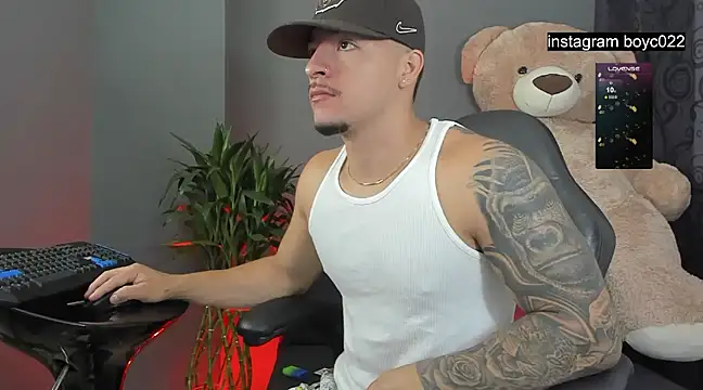 boyc022  online show from February 2025 12:49:01 PM