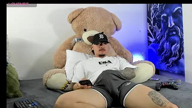 boyc022  online show from January 2026 05:42:01 PM