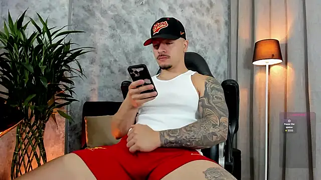 boyc022  online show from April 2026 01:07:02 PM