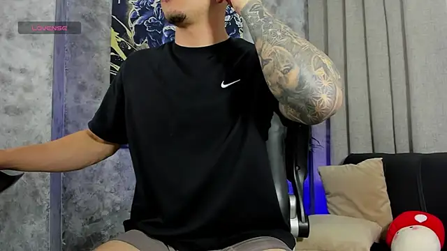 boyc022  online show from February 2026 11:44:02 PM