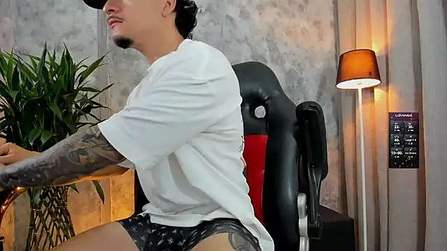 Snapshot of boyc022_ chatting on November 2025 12:59:02 PM boyc022 online show from November 2025 12:59:02 PM