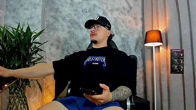 Snapshot of boyc022_ chatting on November 2025 01:11:01 PM boyc022 online show from November 2025 01:11:01 PM