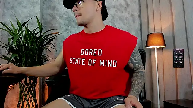 boyc022  online show from September 2025 10:38:01 PM