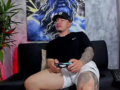 boyc022  online show from February 2026 04:48:01 PM