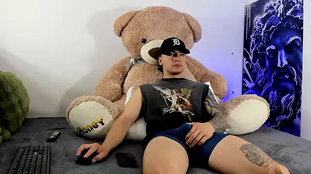 boyc022  online show from January 2026 03:26:01 PM