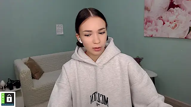 Snapshot of AmyJonas chatting on November 2025 04:49:02 AM AmyJonas online show from November 2025 04:49:02 AM