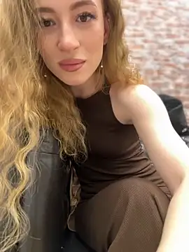 Snapshot of _AngelMoon_ chatting on October 2025 03:49:02 AM AngelMoon online show from October 2025 03:49:02 AM