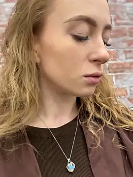 Snapshot of _AngelMoon_ chatting on October 2025 03:50:01 AM AngelMoon online show from October 2025 03:50:01 AM